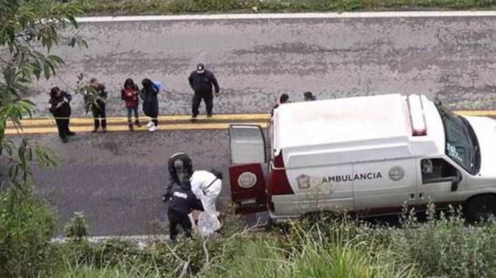 Imágenes fuertes: Abandonan cuerpo de una mujer en la carretera Naucalpan-Toluca