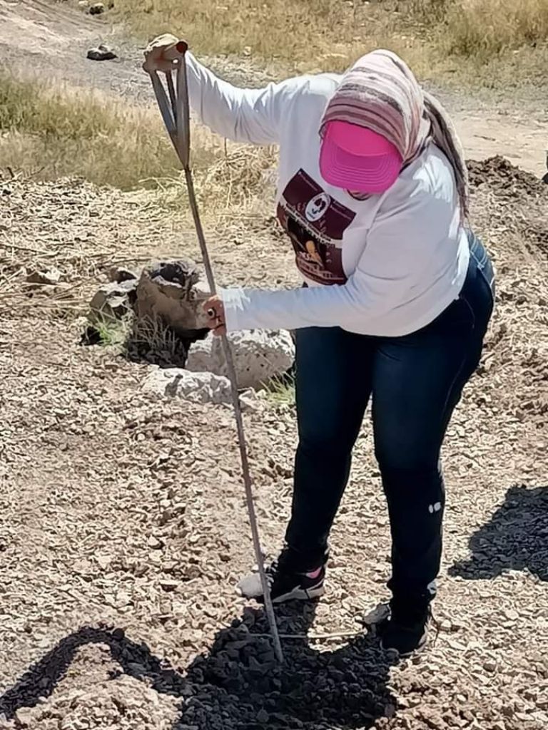 En la imagen, Ceci Flores en una jornada de búsqueda. Foto: Cortesía