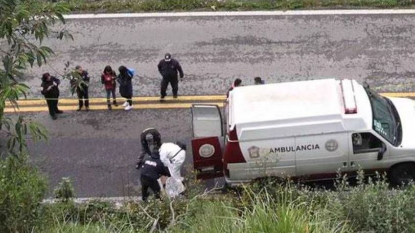 Imágenes fuertes: Abandonan cuerpo de una mujer en la carretera Naucalpan-Toluca