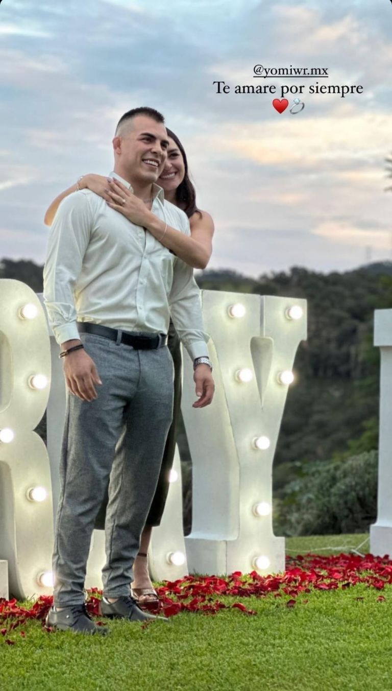 Casandra Asencio y Yomi se comprometen