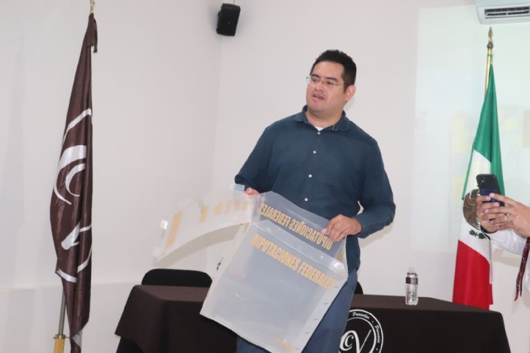 El INE presente en el evento del Colegio Venecia