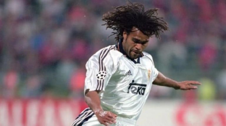 Leyenda del Real Madrid aboga por Santi Giménez y pide fichaje