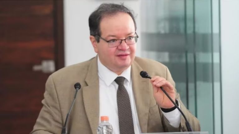 AMLO Crítica Nombramiento de Rector en la UNAM: Denuncia Elitismo y Vínculos Opositores