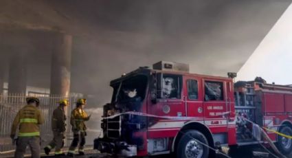 Declaran estado de emergencia en EU por incendio masivo en autopista de Los Ángeles