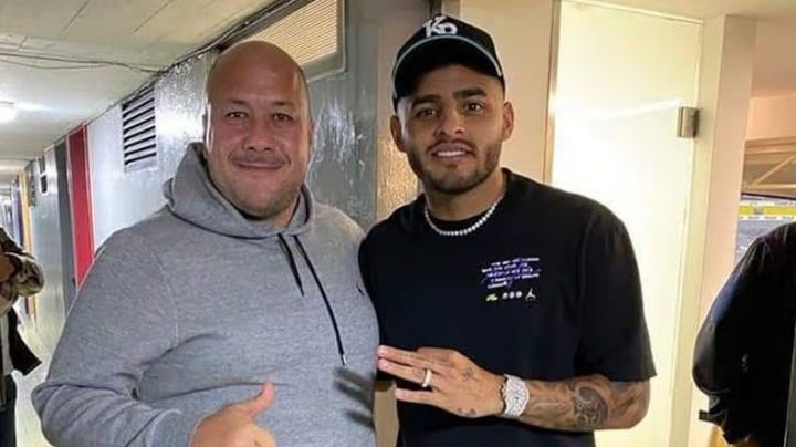 Enrique Alfaro defiende al futbolista Alexis Vega de las chivas tras criticas por fallar un penal