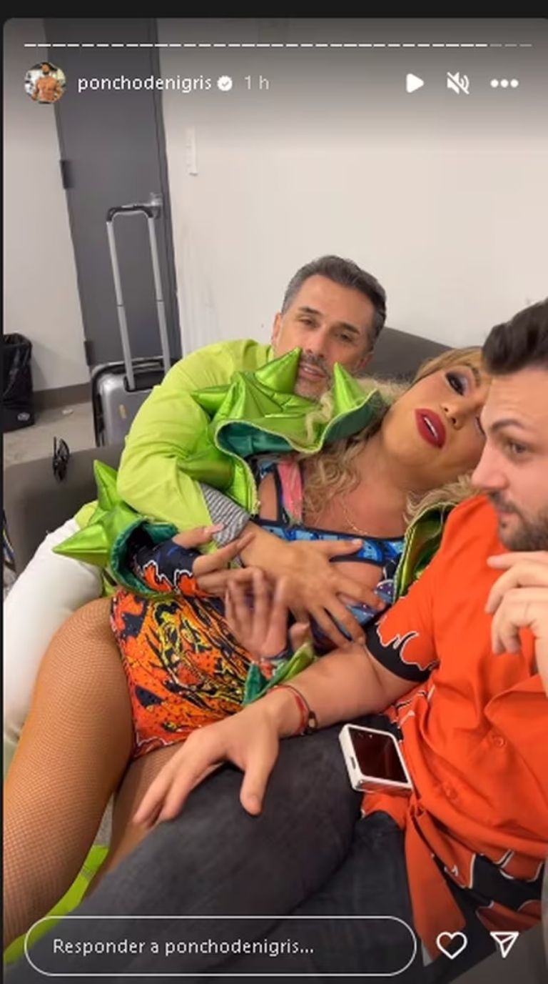 Sergio Mayer toca a Wendy Guevara