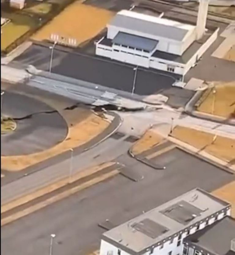 Se abre grieta en Islandia por temblores