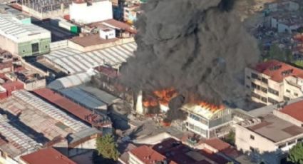 FUERTE VIDEO: Registran incendio en Plaza de Tepito, en la CDMX; evacuan a 500 personas