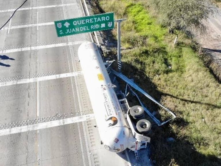 Volcadura en la México-Querétaro
