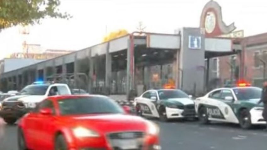 Trailer genera caos al impactarse contra varios autos en la calzada de Tlalpan; conductor se escapa