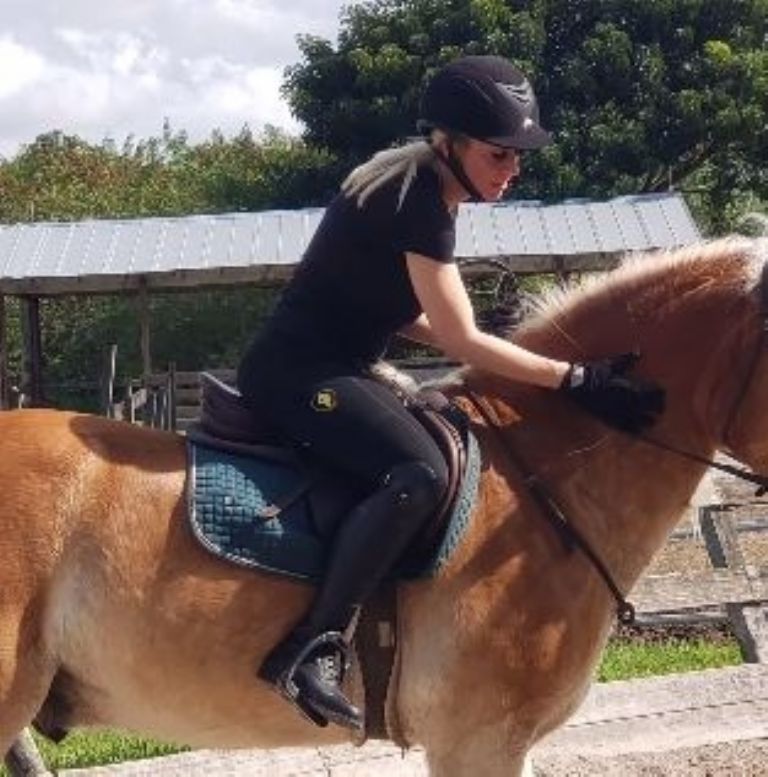 Noelia sufre caída de caballo y es hospitalizada