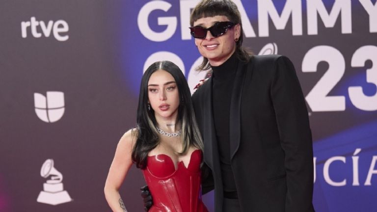 Peso Pluma y Nicki Nicole en Latin Grammy