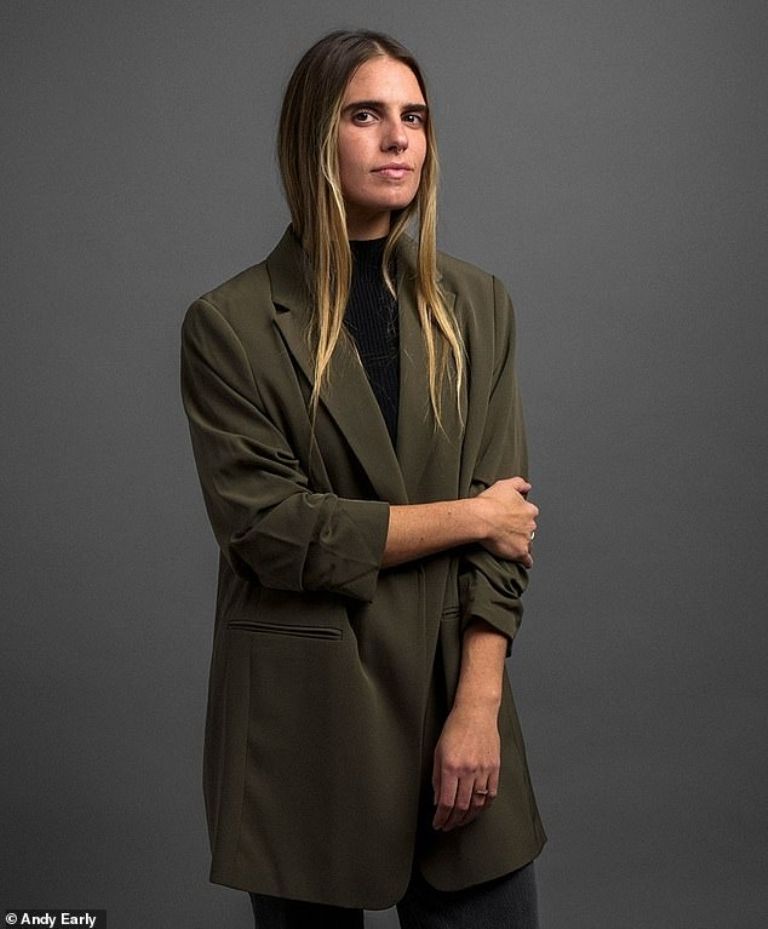 Nicole Snow afirma que fue abusada sexualmente por otro miembro de la iglesia mormona, el Dr. David Farley