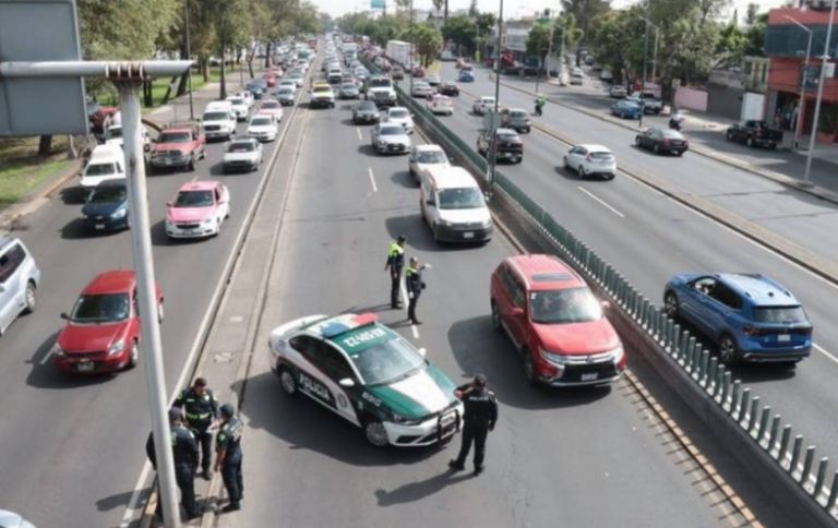 Sujeto cae de puente vehicular en La Quebrada