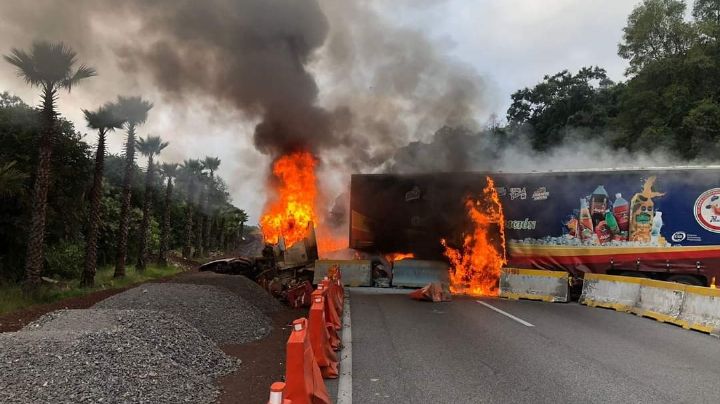 Precaución: En pleno puente, accidente provoca el cierre de la autopista México-Cuernavaca