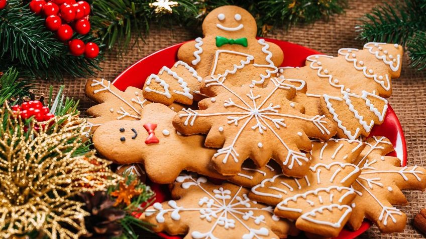 ¡Mmmm! Esta receta de galletas de mantequillas navideñas con glaseado te hará agua la boca