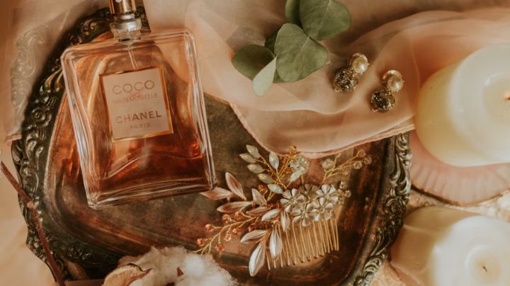 Descubre un truco súper eficaz para que tu perfume huela delicioso hasta en la noche