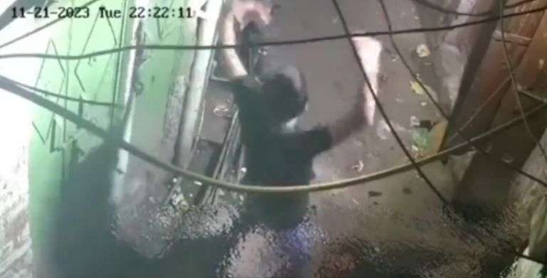 Menor ataca a otro y baila sobre su cuerpo