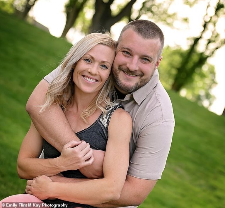 Kolby Reddish, de 35 años, y su esposa Cami ha criticado a la iglesia mormona después de que supuestamente no informara a su congregación que su obispo había confesado el abuso sexual infantil