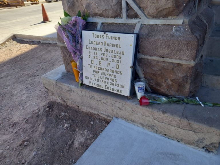 Placa en honor a  Marisol Cuadras