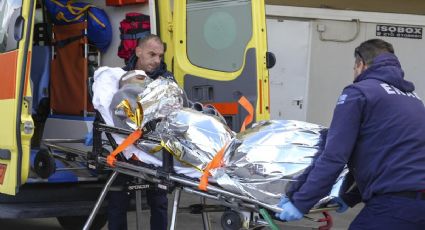 Barco se hunde en Grecia por vientos fuertes; 1 persona murió y 12 esperan ser rescatadas