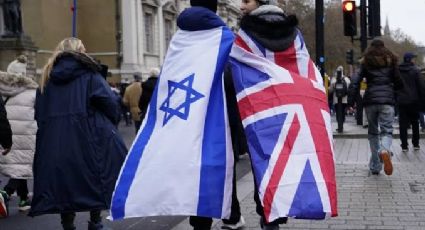 Miles de personas marchan contra el antisemitismo en Londres; Boris Johnson participó en la protesta