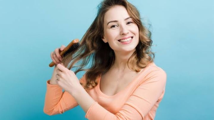 Visto en TikTok, este truco te permite atar el cabello sin una banda elástica