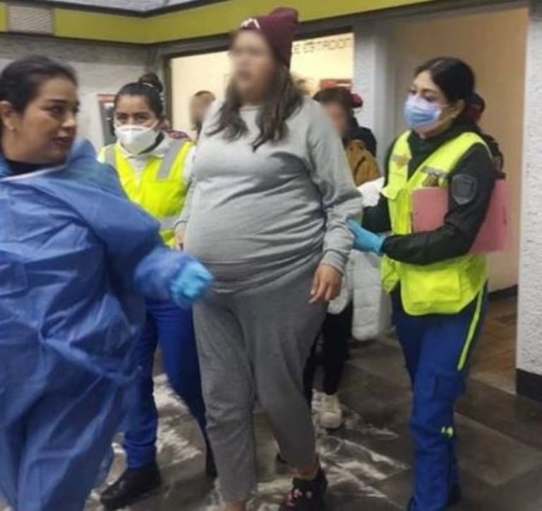 Mujer entra en labor de parto