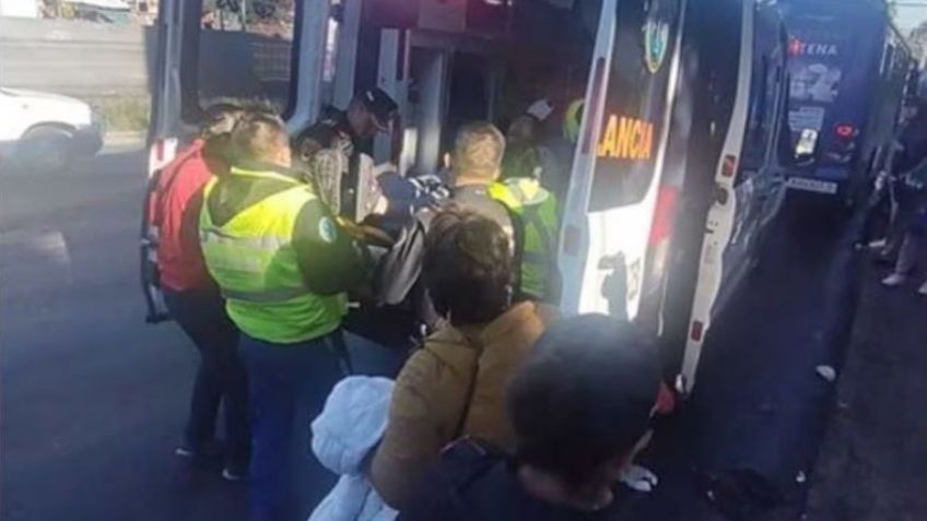 Mujer entra en labor de parto en la Línea 3 del Metro; policías la trasladan al hospital
