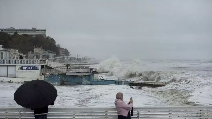 'Megatormenta': 8 personas muertas en Rusia y Ucrania y más de un millón se queda sin electricidad