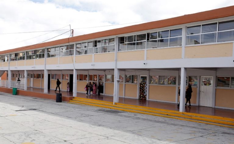 Rehabilitan escuelas en Edomex