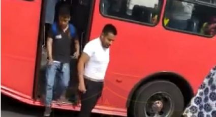 VIDEO: Pasajeros de transporte público dan brutal Golpiza a ladrón en Valle de Chalco