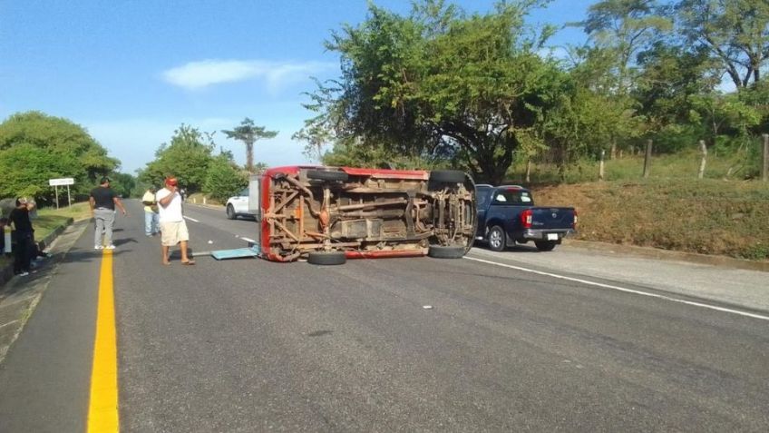 Volcadura en Chiapas deja 18 migrantes chinos heridos; conductor se da a la fuga