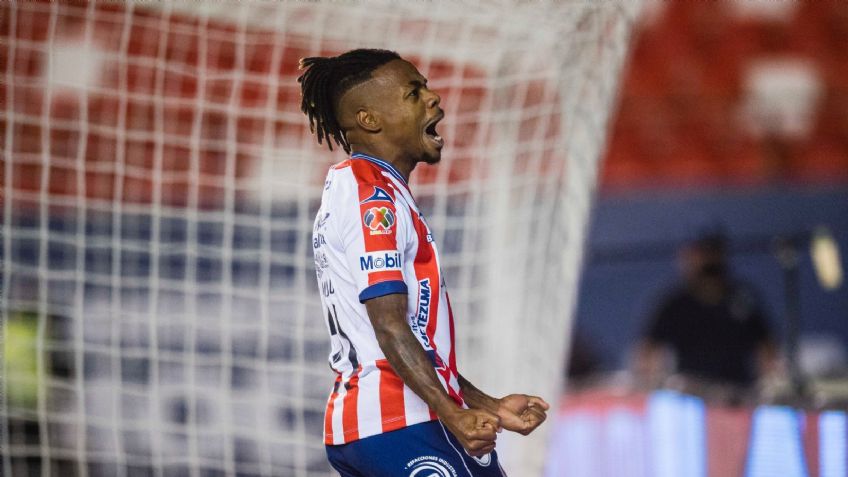 Con lonas acusan a jugador y directivo del Atlético San Luis de misóginos