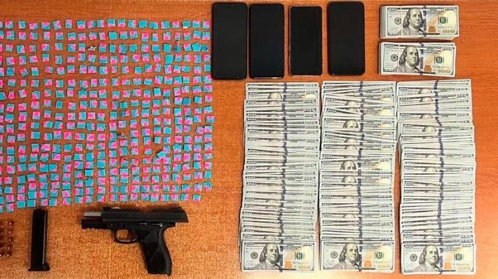 Caen tres con cocaína, 50 mil dólares en efectivo y armas de fuego en la Miguel Hidalgo