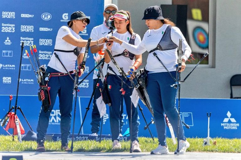 Alejandra Valencia y el equipo de tiro con arco se cuelgan primer medalla en Santiago 2023