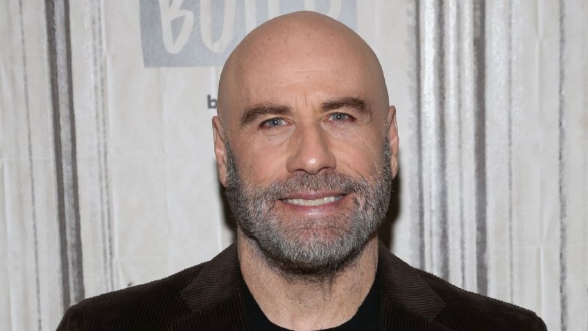 John Travolta luce irreconocible al transformarse en Santa Claus y recrear uno de sus icónicos bailes