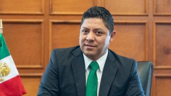 Gobernador de San Luis Potosí genera críticas por su concepto de la amistad en evento charro