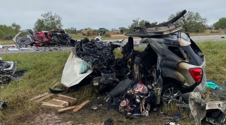 Accidente en Texas deja a 8 personas muertas