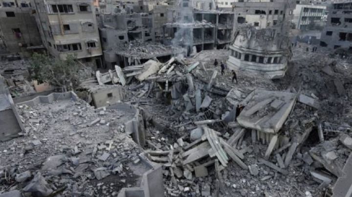 Israel reanuda ataques mortales en Gaza y confirma la muerte de 5 rehenes