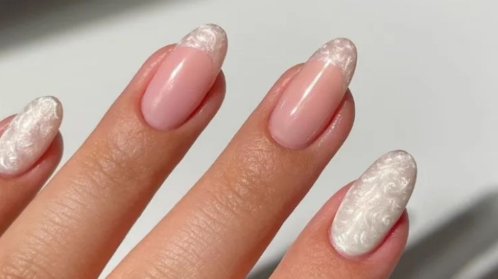 'Pearl Winter Nails': Este diseño de uñas es como un cuento de hadas de invierno