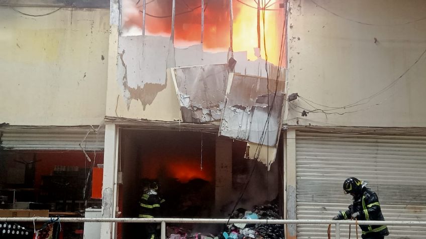 Reportan fuerte incendio en bodega del Centro Histórico; se trataría de Plaza Oasis