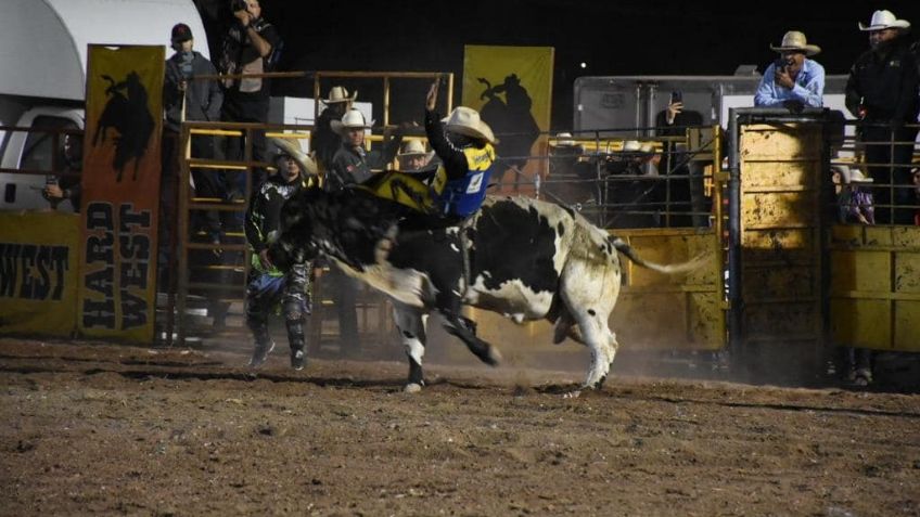 Alcalde destruye el campo de fútbol para realizar un rodeo en Navojoa