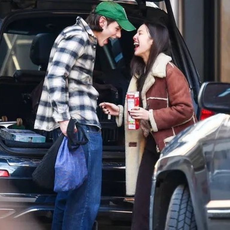 Olivia Rodrigo y Louis Partridge