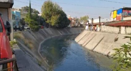 Macabro hallazgo: Localizan cada´ver flotando en canal de aguas negras en Naucalpan