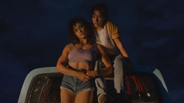 Kristen Stewart y Katy O'Brian desatan su pasión LGBT en el tráiler de 'Love Lies Bleeding'