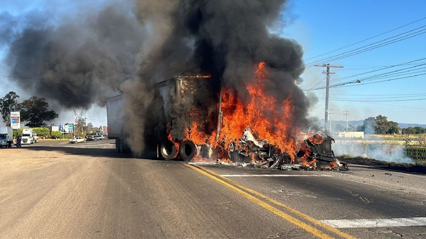 Grupo armado ataca a personal de la Guardia Nacional en Jalisco: Hay vehículos quemados