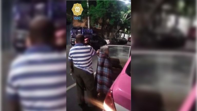 Policías capitalinos brindan auxilio a anciana desorientada que no sabía como regresar a casa