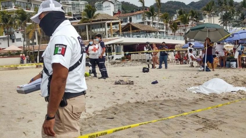 Mueren ahogados padre e hijo al intentar tomarse una foto en Puerto Vallarta