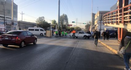 Colapsa la Vía José López Portillo por bloqueo; deja sin transporte público a la zona